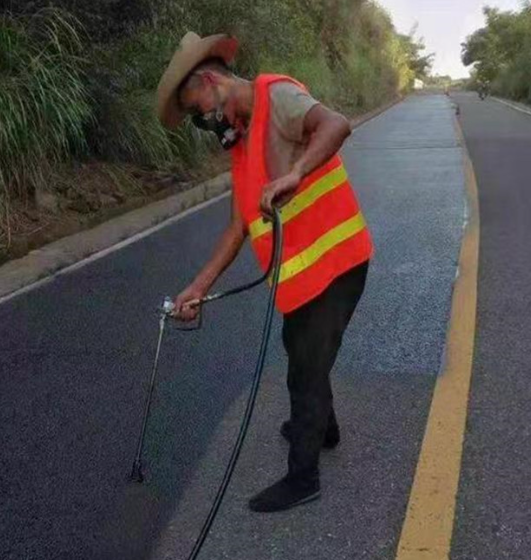 临高路面喷涂翻新彩色步道施工方案